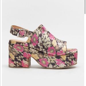 Free People Nicola Wedges. (platform)